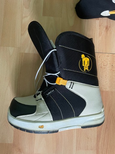 Zdjęcie oferty: WEDZE buty snowboard 36