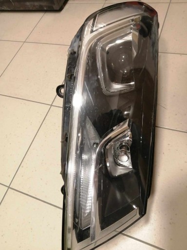 Zdjęcie oferty: VW TOUAREG II LIFT 7P1941752B PRAWA LAMPA