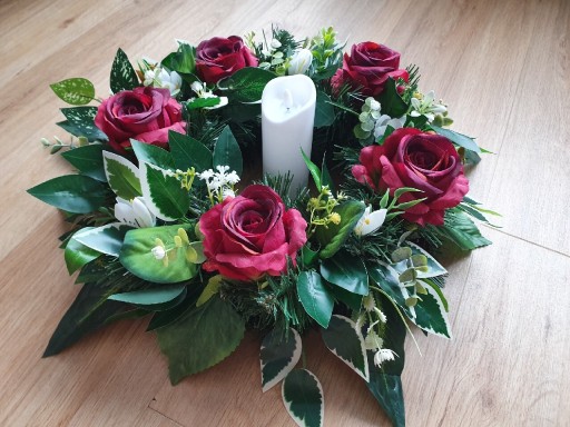 Zdjęcie oferty: wieniec wianek duże kwiaty czerwone bordowe róże stroik na grób cmentarz