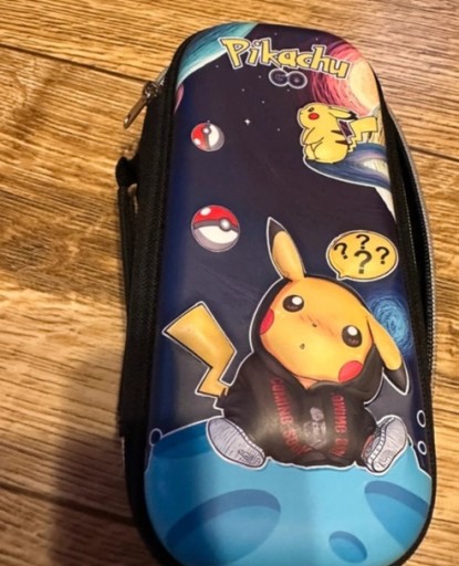 Zdjęcie oferty: Pojemny piornik Pikachu na zamek dla dzieci