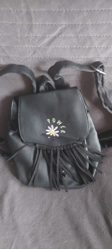 Zdjęcie oferty: Plecak czarny młodzieżowy z kwiatkiem Reserved 