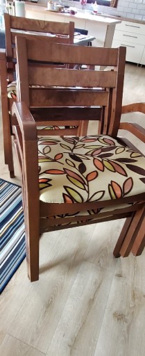 Zdjęcie oferty: Krzesła (6 szt,), drewniane, tapicerowane AGATA