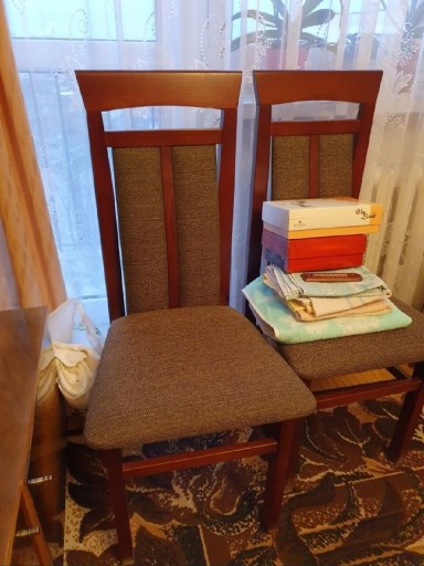 Zdjęcie oferty: Dwa krzesła drewniane 