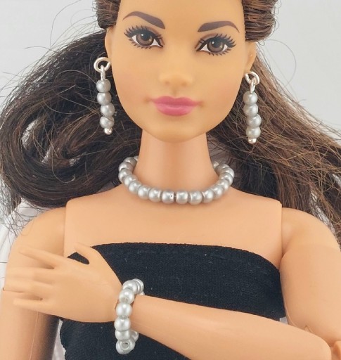 Zdjęcie oferty: Zestaw biżuterii dla lalek Barbie szare perły