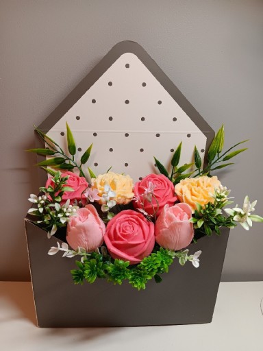 Zdjęcie oferty: Flowerbox - kwiaty na prezent 