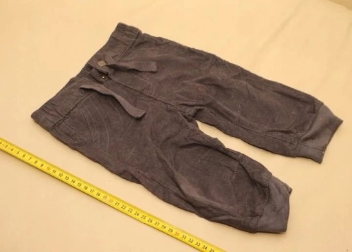 Zdjęcie oferty: Spodnie chłopięce sztruksy sztruksowe rozmiar 74