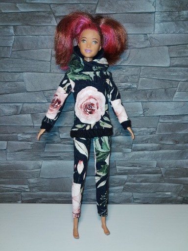 Zdjęcie oferty: Dres z kapturem dla lalki typu Barbie