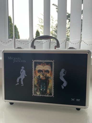 Zdjęcie oferty: Michael Jackson suitcase ultimate collection 32dvd