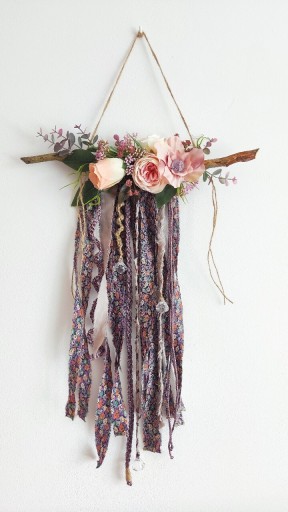 Zdjęcie oferty: Wianek na patyku z kwiatami i wstążkami