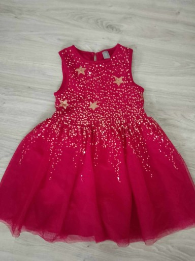 Zdjęcie oferty: czerwona tiulowa sukienka w gwiazdki r.134