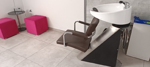 Zdjęcie oferty: Myjnia fryzjerska wraz z krzesłami 