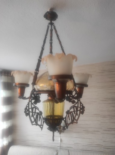 Zdjęcie oferty: Żyrandol przypominający lampę naftowa piękny  