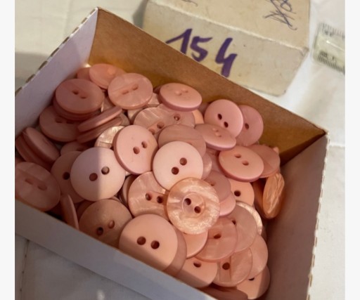 Zdjęcie oferty: 154 guziki różowe małe 10 sztuk