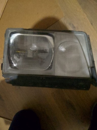 Zdjęcie oferty: Lampy przód Mercedes 124