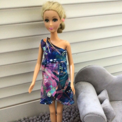 Zdjęcie oferty: Sukienka dla lalki Barbie
