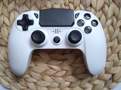 Zdjęcie oferty: Kontroler COBRA QSP409 PS4 Biały STAN IDEALNY