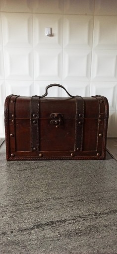 Zdjęcie oferty: Kuferek drewniany skrzynka na skarby vintage