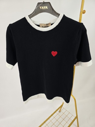 Zdjęcie oferty: T-shirt w paski biało szary z sercem YARN.
