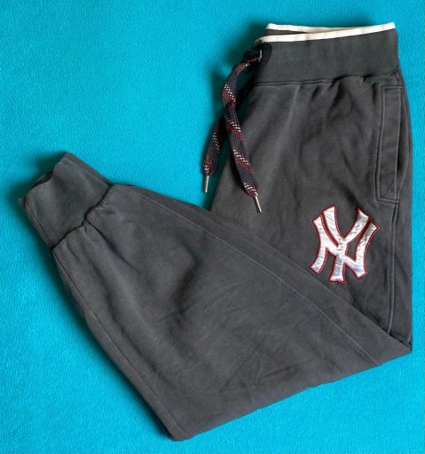 Zdjęcie oferty: Spodnie dresowe New York Yankees MLB roz. XL
