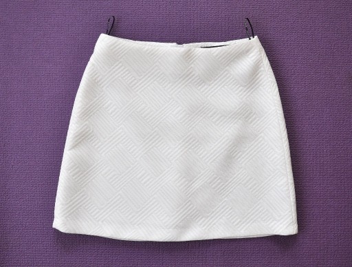 Zdjęcie oferty: Strukturalna spódnica mini "Reserved"