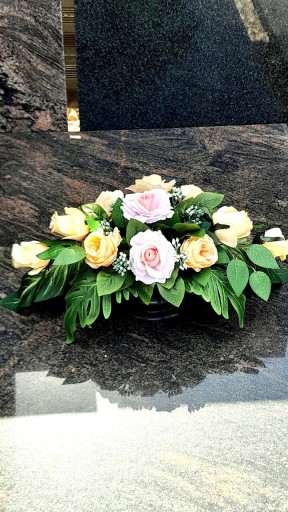 Zdjęcie oferty: Stroik na grób kompozycja wiązanka róże pomnik