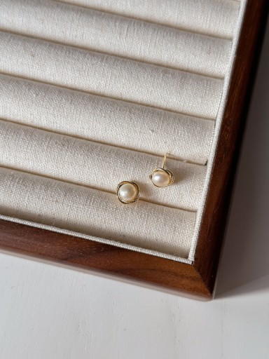 Zdjęcie oferty: Kolczyki gniazdka z naturalną perłą