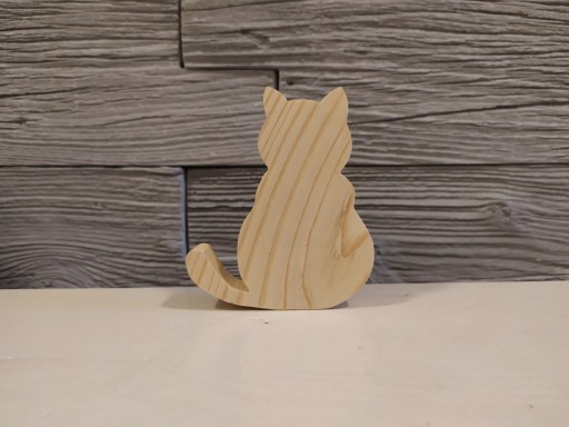 Zdjęcie oferty: Figurka z drewna ; Puszysty kot z drewna 