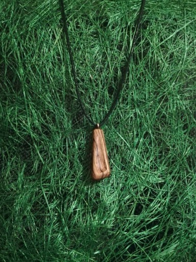 Zdjęcie oferty: Zawieszka na szyję wykonana z drewna egzotycznego