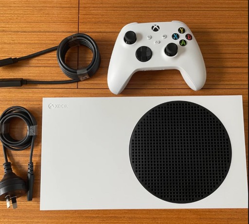 Zdjęcie oferty: Xbox Series S 512 GB + pad