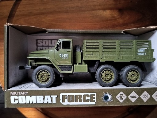 Zdjęcie oferty: Pojazd wojskowy model auta 