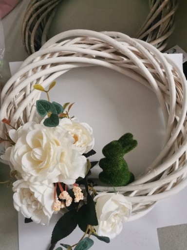 Zdjęcie oferty: Wianek  kwiaty królik kokardka WIKLINOWY 30cm 
