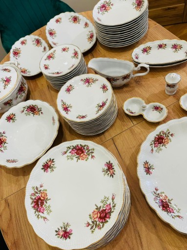 Zdjęcie oferty: Serwis obiadowy na 12 osób porcelana Wałbrzych