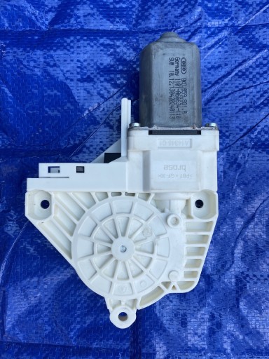 Zdjęcie oferty: Silnik podnoszeni szyby AUDI A4 b8 lewy przód 