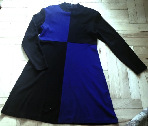 Zdjęcie oferty: Ciepła niebanalna sukienka 70% akryl, 30% wełna