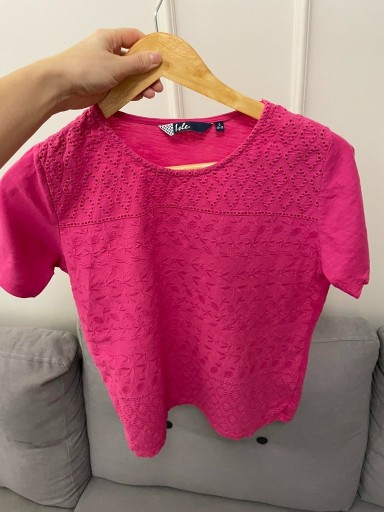 Zdjęcie oferty: Różowy t-shirt bawełniany z motywem ażurkowym