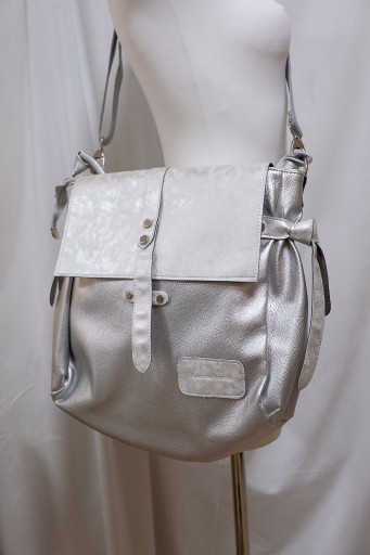 Zdjęcie oferty: Nowa srebrna torebka mieszcząca A4 | Laura Biaggi