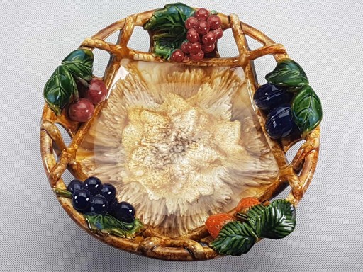 Zdjęcie oferty: Patera majolika St. Peter Graz – Austria, ażurowa z owocami, sygnowana