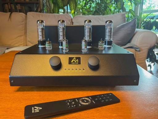 Zdjęcie oferty: AUDIO-NOTE COBRA,  Wzmacniacz lampowy 2x27W/8ohm z DAC TDA1543 , wiek 2msc