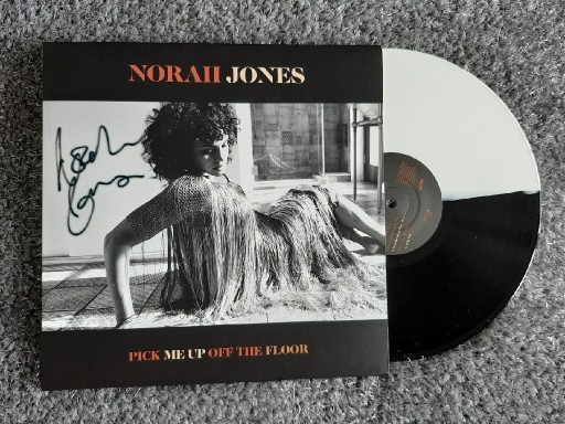 Zdjęcie oferty: Norah Jones - Pick Me Up Off The Floor autograf!