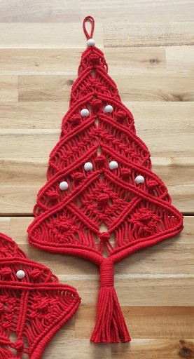 Zdjęcie oferty: Choinka kolor czerwonym makrama ozdoba świąteczna 