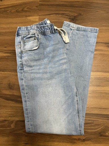 Zdjęcie oferty: Jasnoniebieskie jeansy Reserved – relaxed fit, niski stan, męskie, używane