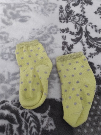 Zdjęcie oferty: skarpetki żółte dla niemowlaka 