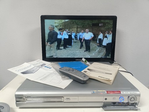 Zdjęcie oferty: PHILIPS DVDR3300H ( Kompletna nagrywarka z pilotem )