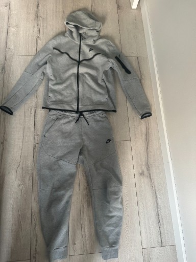 Zdjęcie oferty: Oryginalny dres Tech fleece