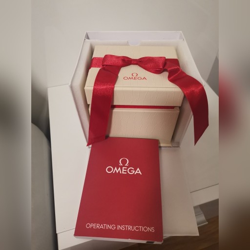 Zdjęcie oferty: Pudełko na zegarek omega wraz z instrukcją