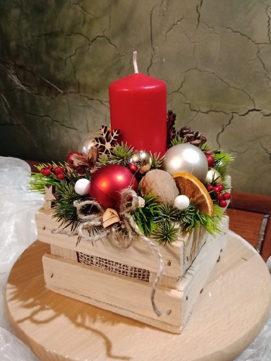 Zdjęcie oferty: Stroik świąteczny skrzynka świeca 