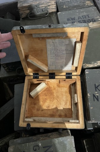 Zdjęcie oferty: Pudełko po kwadrancie artyleryjskim