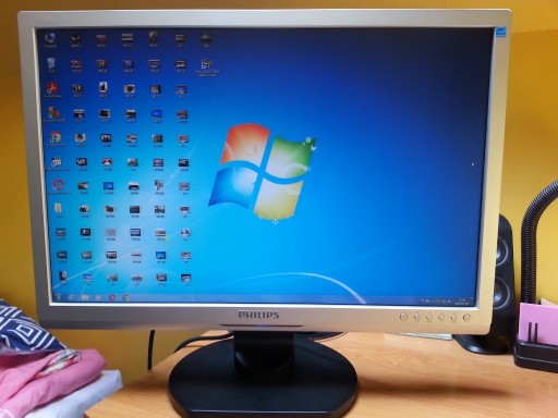 Zdjęcie oferty: Sprzedam monitor Philips 24'' LCD