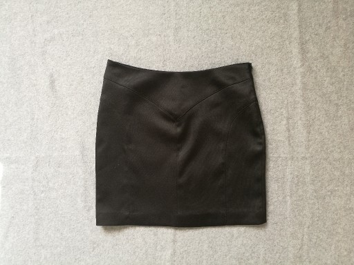 Zdjęcie oferty: Krótka czarna elegancka spódnica Warehouse