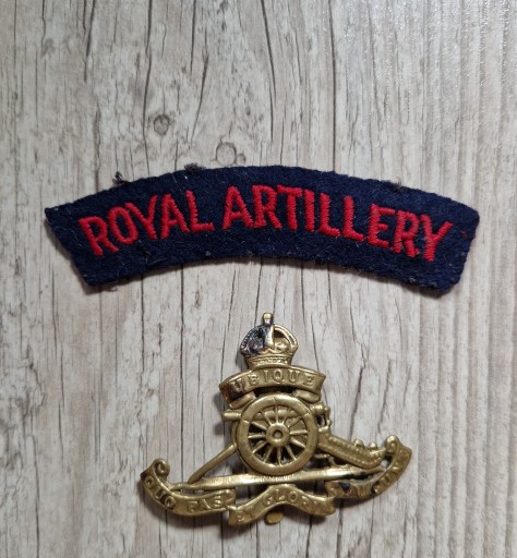Zdjęcie oferty: Odznaka na beret badge Royal Artillery i łuczek